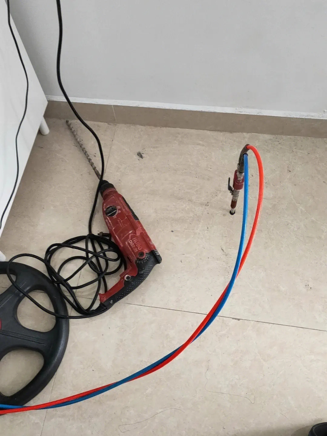 墙砖空鼓怎么取下来瓷砖不坏(针对近两年墙砖空鼓的现象的维修方法)