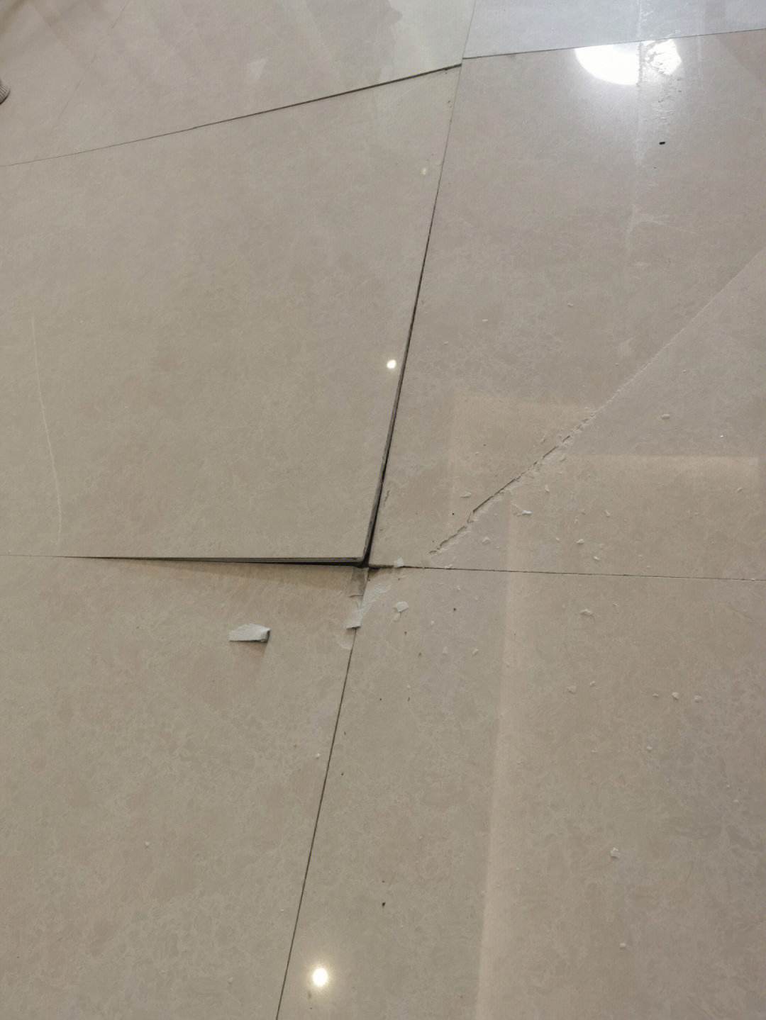 墙面砖开裂(墙砖开裂的补救措施) 墙面砖开裂(墙砖开裂的补救措施)